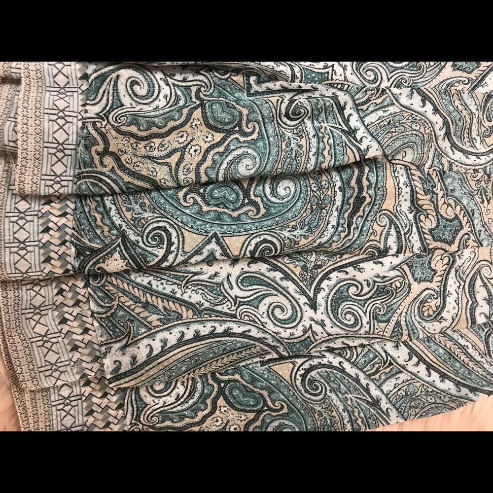 Skirt - Picture 2 of 3